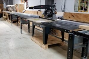 heavy duty radial arm saw setup for wood packaging