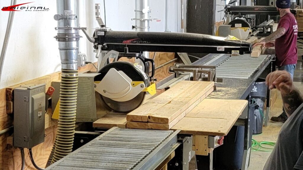 industrial radial arm saw for wood packaging
